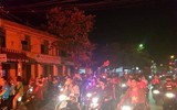 [Ảnh] Cổ động viên Việt vỡ òa trước chiến thắng của Việt Nam ở Bacolad