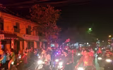 [Ảnh] Cổ động viên Việt vỡ òa trước chiến thắng của Việt Nam ở Bacolad