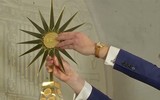 Chiêm ngưỡng cây thông Giáng sinh 2018 đắt đỏ nhất châu Âu