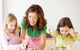 Mẹo hay để bữa ăn của trẻ không trở thành 