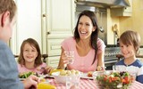 Mẹo hay để bữa ăn của trẻ không trở thành 