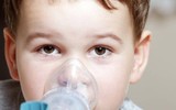 Nhận biết sớm những dấu hiệu viêm phổi để cả nhà 