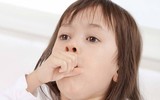 Nhận biết sớm những dấu hiệu viêm phổi để cả nhà 