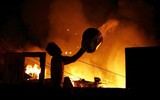 Kinh hoàng 600 ngôi nhà chìm trong biển lửa ở Brazil