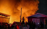 Kinh hoàng 600 ngôi nhà chìm trong biển lửa ở Brazil
