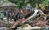 [Ảnh] Người dân Indonesia nén đau thương tìm thi thể nạn nhân thiệt mạng vì sóng thần
