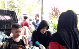 [Ảnh] Người dân Indonesia nén đau thương tìm thi thể nạn nhân thiệt mạng vì sóng thần