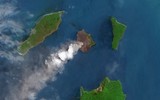 [Ảnh] Người dân Indonesia nén đau thương tìm thi thể nạn nhân thiệt mạng vì sóng thần