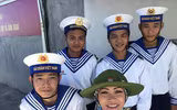 Vén bức màn cuộc đời và sự nghiệp 