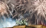 [ẢNH] Đại tiệc pháo hoa rợp trời chào đón năm mới 2019 ở Việt Nam và trên thế giới