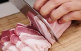 [ẢNH] Lợn dịch hoành hành: Bạn có biết cách chọn thịt lợn tươi ngon, không nhiễm bệnh?
