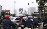 [ẢNH] Hà Nội mưa phùn, người dân di chuyển khó khăn trên hai tuyến đường dự kiến cấm xe máy