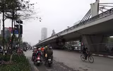 [ẢNH] Hà Nội mưa phùn, người dân di chuyển khó khăn trên hai tuyến đường dự kiến cấm xe máy