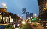 [ẢNH] Hà Nội mưa phùn, người dân di chuyển khó khăn trên hai tuyến đường dự kiến cấm xe máy