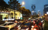 [ẢNH] Hà Nội mưa phùn, người dân di chuyển khó khăn trên hai tuyến đường dự kiến cấm xe máy