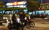 [ẢNH] Hà Nội mưa phùn, người dân di chuyển khó khăn trên hai tuyến đường dự kiến cấm xe máy