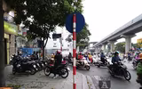 [ẢNH] Hà Nội mưa phùn, người dân di chuyển khó khăn trên hai tuyến đường dự kiến cấm xe máy