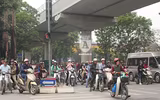 [Ảnh] Những hành vi vượt đèn đỏ, đi ngược chiều… cần xử lý thật nghiêm