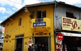 [ẢNH] Cận cảnh khu trung tâm Hòa Bình sắp bị phá bỏ của Đà Lạt xưa và nay