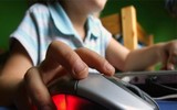 Những nguy hại không ngờ từ việc trẻ tiếp xúc với Internet quá sớm