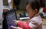 Những nguy hại không ngờ từ việc trẻ tiếp xúc với Internet quá sớm