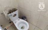 [Ảnh] Công viên Cầu Giấy: Hãi hùng vào nhà vệ sinh công cộng bẩn thỉu