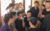 Mẹ ngất lịm, em gái Anh Vũ khóc đau đớn khi đón thi hài anh trai về nước
