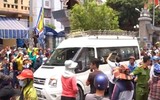 Mẹ ngất lịm, em gái Anh Vũ khóc đau đớn khi đón thi hài anh trai về nước