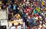 Mẹ ngất lịm, em gái Anh Vũ khóc đau đớn khi đón thi hài anh trai về nước