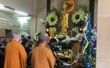 Mẹ ngất lịm, em gái Anh Vũ khóc đau đớn khi đón thi hài anh trai về nước