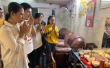 Lễ di quan về đất mẹ đầy nước mắt của cố nghệ sĩ Anh Vũ