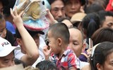 Trời mát, người dân vẫn vật vã di chuyển tại Lễ hội Đền Hùng