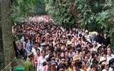 Trời mát, người dân vẫn vật vã di chuyển tại Lễ hội Đền Hùng