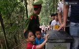 Trời mát, người dân vẫn vật vã di chuyển tại Lễ hội Đền Hùng