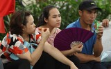 Trời mát, người dân vẫn vật vã di chuyển tại Lễ hội Đền Hùng