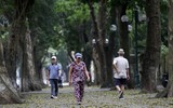 [ẢNH] Ngắm đường phố Hà Nội vắng hoe, yên ả trong ngày Giỗ tổ Hùng Vương