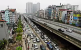 [ẢNH] Dòng người ùn ùn đổ về Hà Nội sau nghỉ lễ Giỗ Tổ Hùng Vương