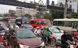 [ẢNH] Dòng người ùn ùn đổ về Hà Nội sau nghỉ lễ Giỗ Tổ Hùng Vương