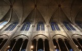 [ẢNH] Cảnh tượng đối lập bên trong nhà thờ Đức Bà Paris trước và sau vụ cháy