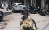 [Ảnh] Đa dạng cách chống nắng của người Hà Nội trong ngày đầu nóng cao điểm