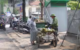 [Ảnh] Đa dạng cách chống nắng của người Hà Nội trong ngày đầu nóng cao điểm