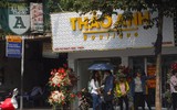 [Ảnh] Người dân Hà Nội chật vật di chuyển, mưu sinh trong cái nắng 40 độ C