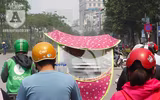 [Ảnh] Người dân Hà Nội chật vật di chuyển, mưu sinh trong cái nắng 40 độ C