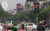 [Ảnh] Người dân Hà Nội chật vật di chuyển, mưu sinh trong cái nắng 40 độ C