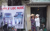 [Ảnh] Người dân Hà Nội chật vật di chuyển, mưu sinh trong cái nắng 40 độ C