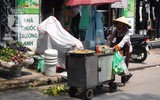 [Ảnh] Người dân Hà Nội chật vật di chuyển, mưu sinh trong cái nắng 40 độ C