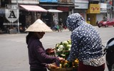 [Ảnh] Đa dạng cách chống nắng của người Hà Nội trong ngày đầu nóng cao điểm