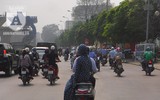 [Ảnh] Người dân Hà Nội chật vật di chuyển, mưu sinh trong cái nắng 40 độ C
