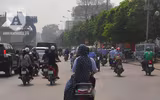 [Ảnh] Người dân Hà Nội chật vật di chuyển, mưu sinh trong cái nắng 40 độ C