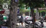 [Ảnh] Người dân Hà Nội chật vật di chuyển, mưu sinh trong cái nắng 40 độ C